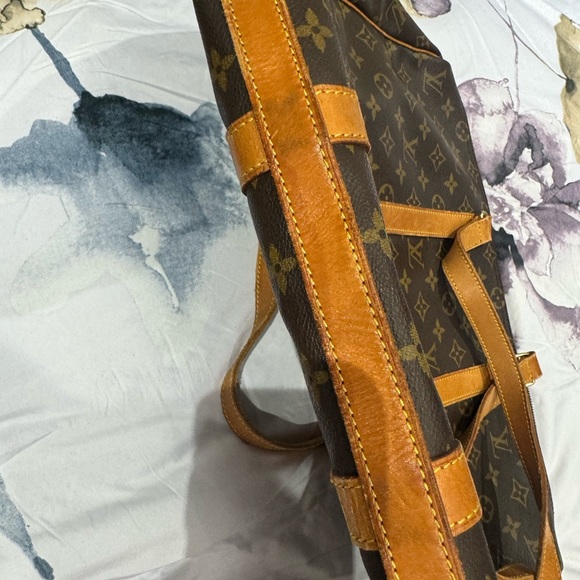 Louis Vuitton - Picture 6 of 8